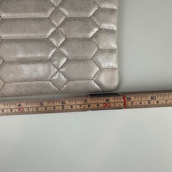 Aimee Kestenberg Wristlet Clutch Stone Silver Leather New "Its A Love Thing" - Picture 5 of 11